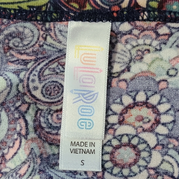 Floral Paisley Green Purple Black Coral White Patterned LuLaRoe Classic T Small - Picture 3 of 5